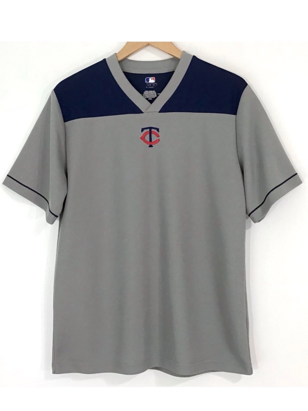 Minnesota Twins Baseball Shirt Mens Size M Gray Navy Short Sleeve V-Neck TC Logo